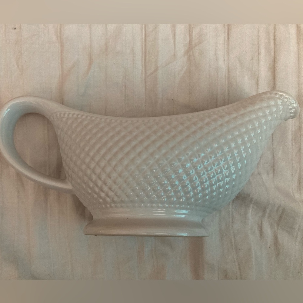 Home Essential Fiddle & Fern Gravy Boat